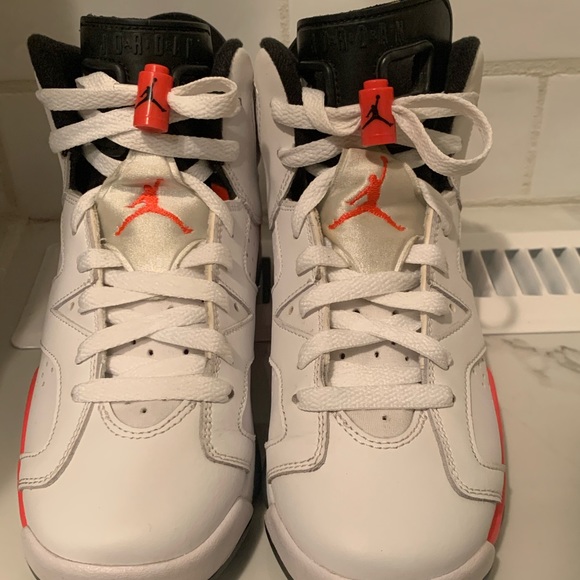 Jordan Retro 6 Size 5Y or Women’s 6.5 - Picture 8 of 10